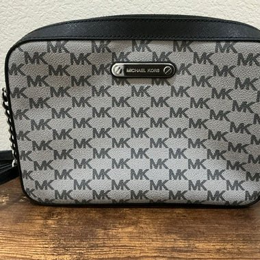 Michael Kors Jet Set Item E/W zip crossbody bag