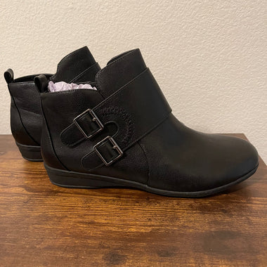 Women Boots: The Amberly Shootie by Comfortview (11WW)